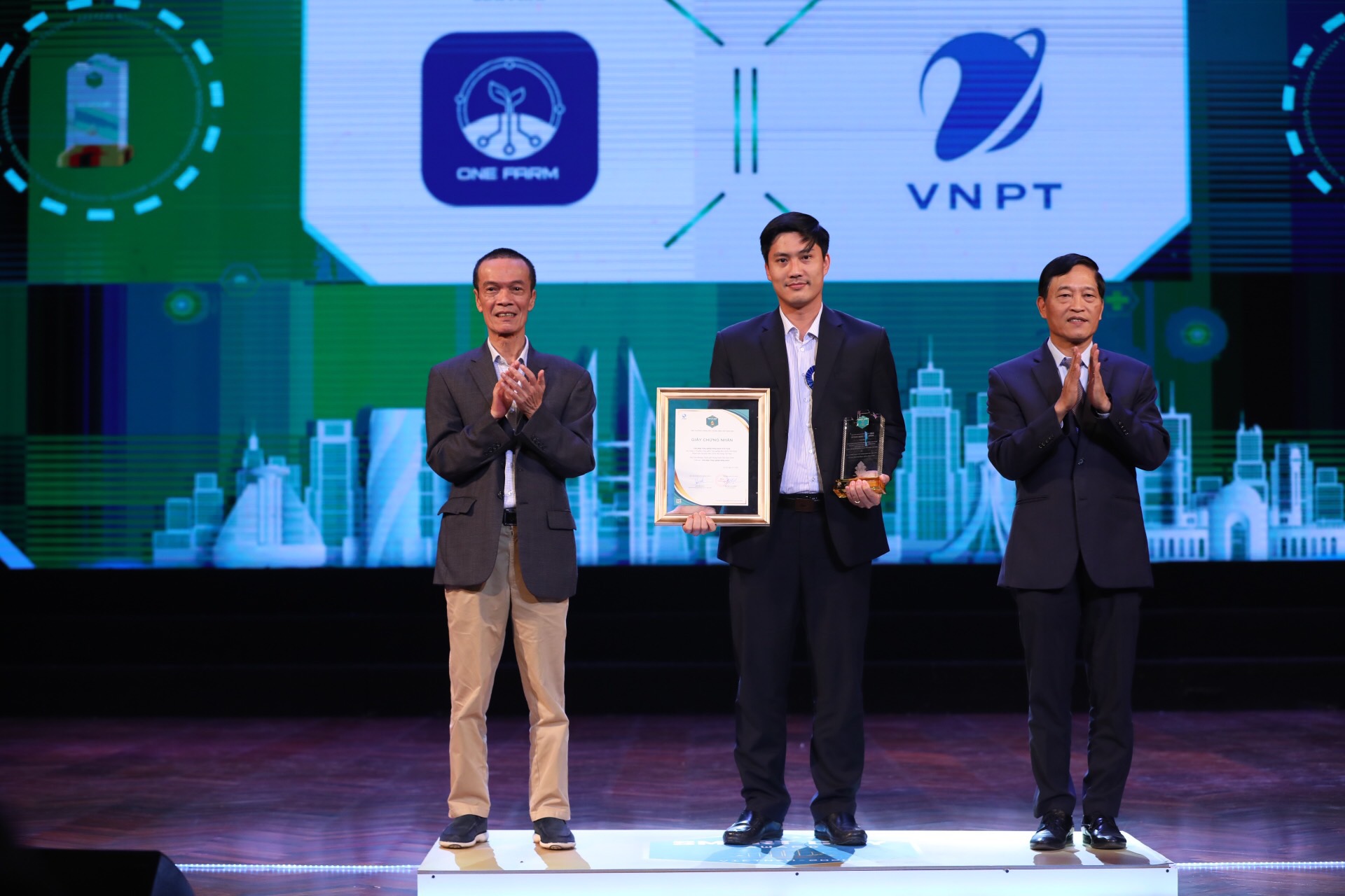 VNPT Technology's One Farm solution received the Vietnam Smart Cities Awards 2020